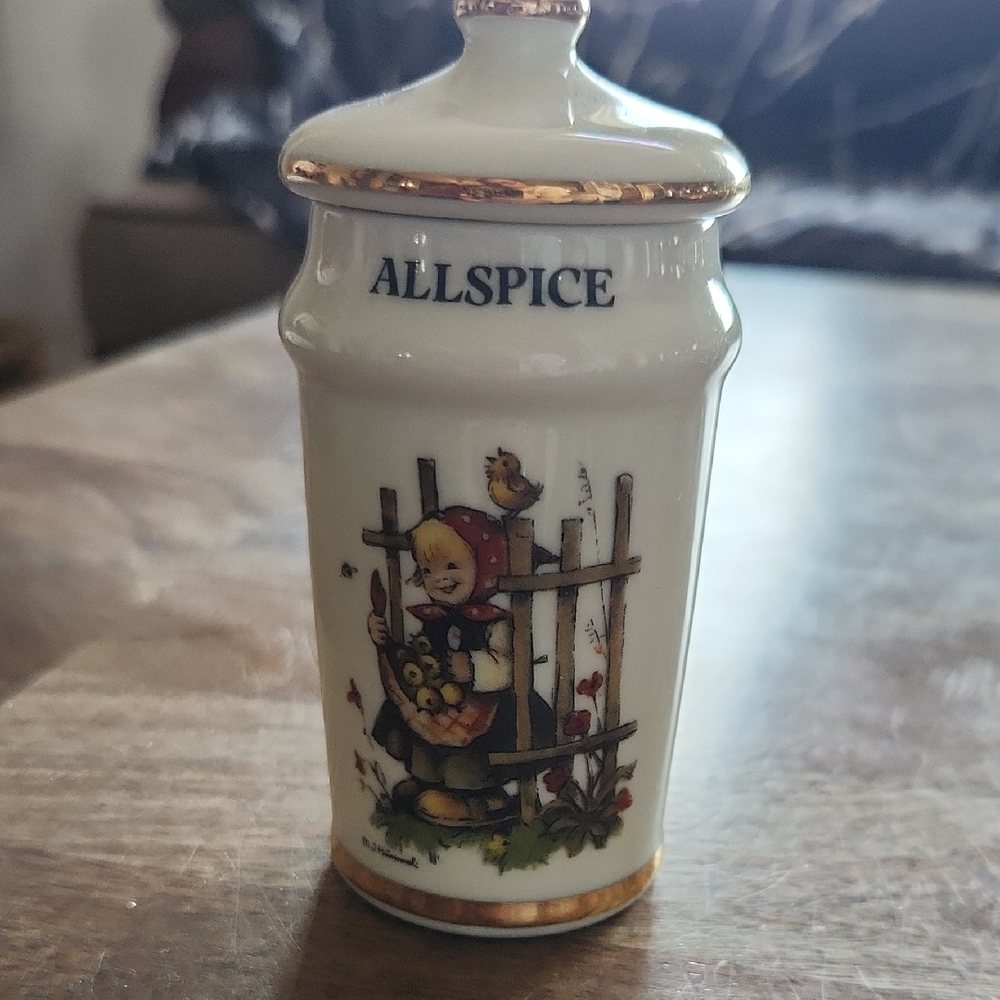 Hummel Cream and Gold Spice Jar - Allspice